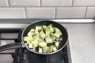 Овощное рагу с кабачками и помидорами