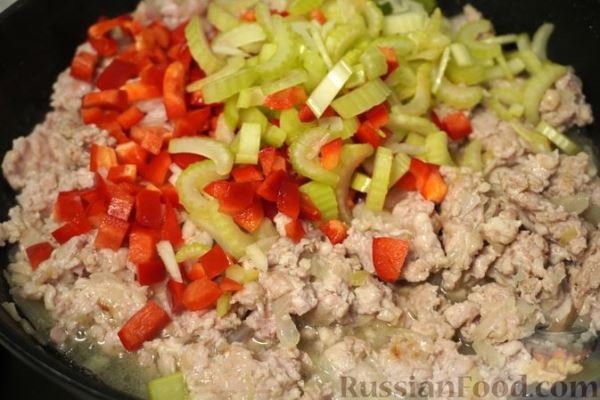 Рагу из фарша с фасолью, кукурузой и овощами