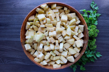 Баклажаны с яйцом и луком на сковороде